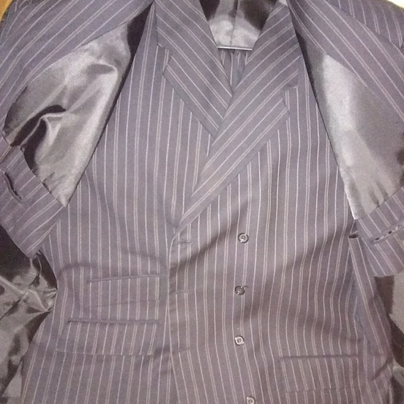 Suits - Picture 2 of 8